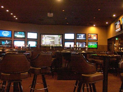 does circus circus have a sportsbook  and dinner from 4:30 to 10 p